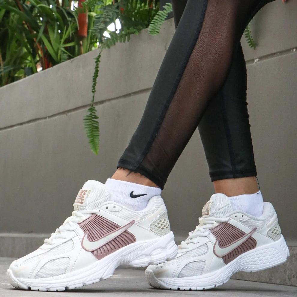 TENIS NIKE VOMERO®