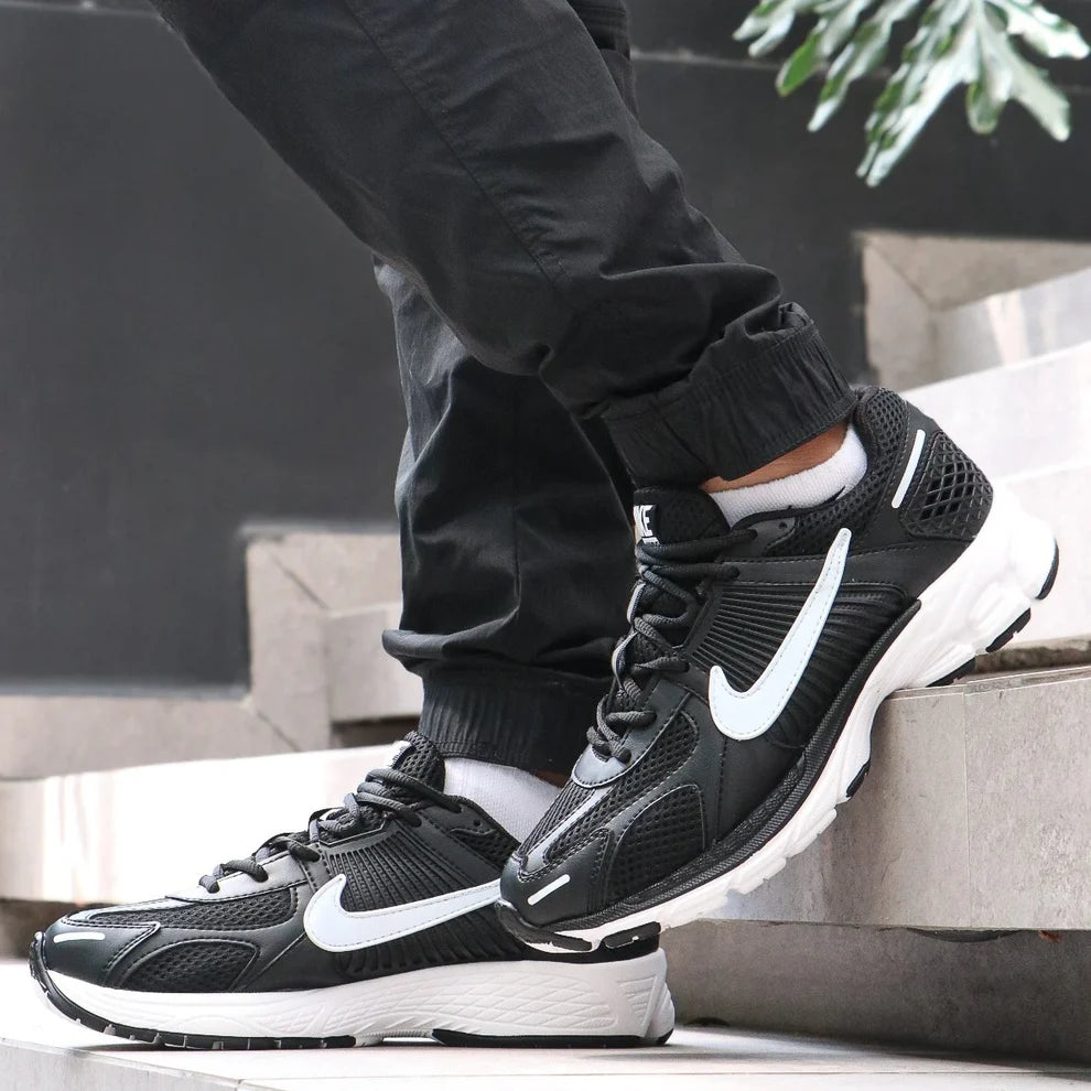 TENIS NIKE VOMERO®